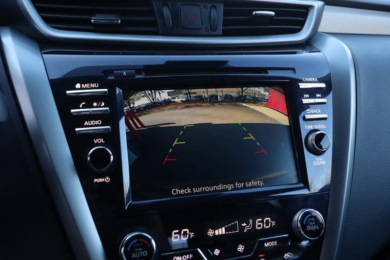Nissan Murano Vehicle Image 16