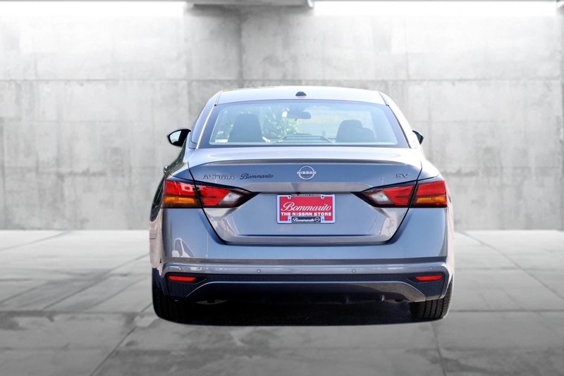 Nissan Altima Vehicle Image 06