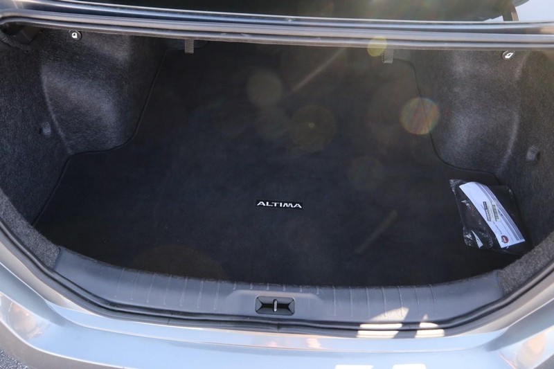 Nissan Altima Vehicle Image 07