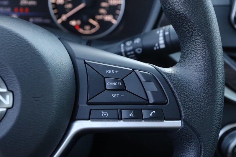 Nissan Altima Vehicle Image 12