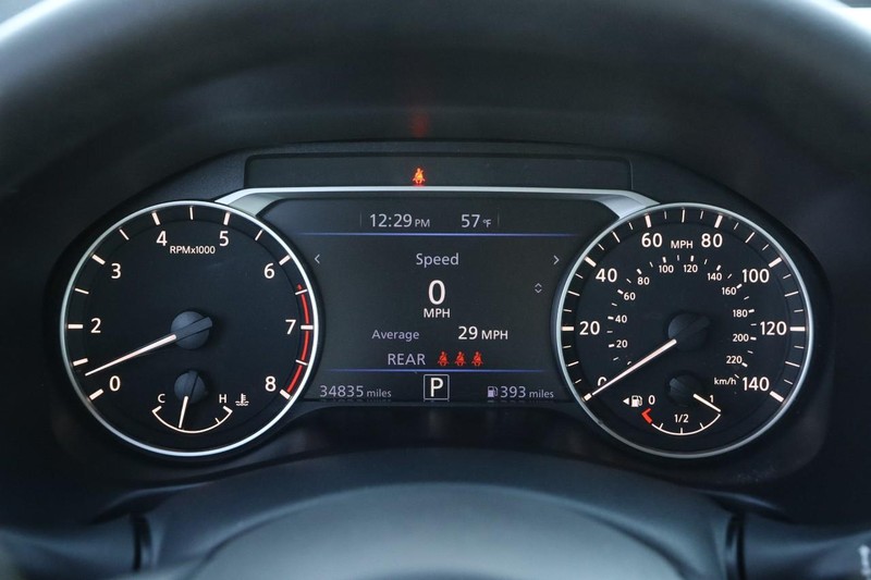 Nissan Altima Vehicle Image 13