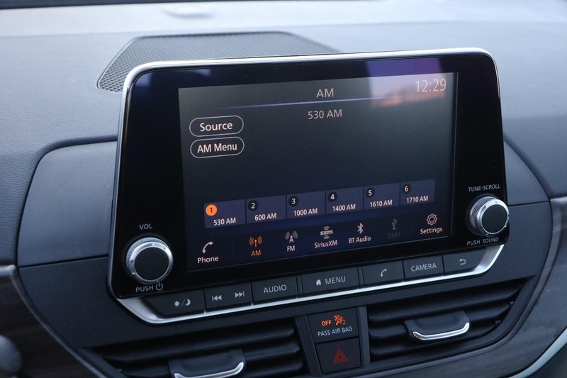 Nissan Altima Vehicle Image 15