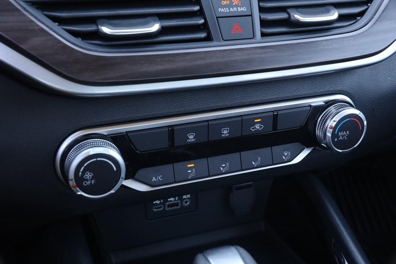 Nissan Altima Vehicle Image 17