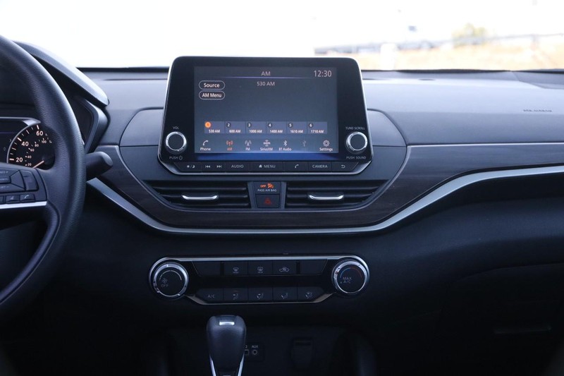 Nissan Altima Vehicle Image 22