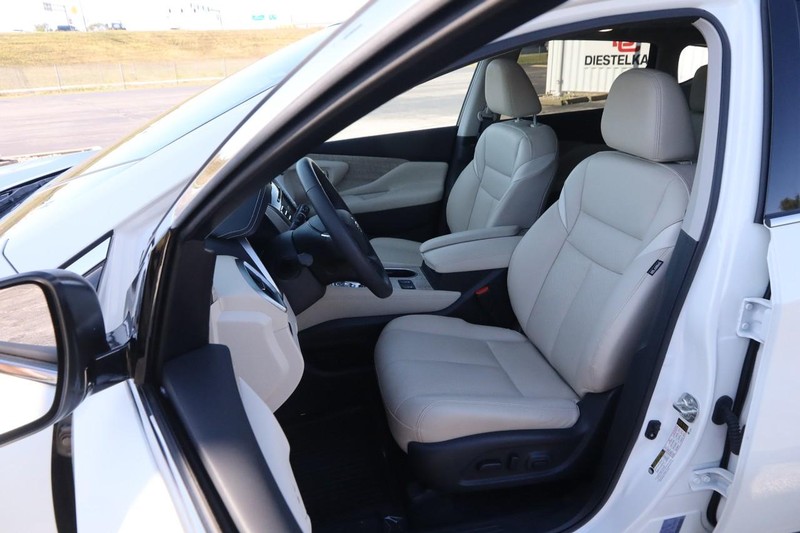 Nissan Murano Vehicle Image 10
