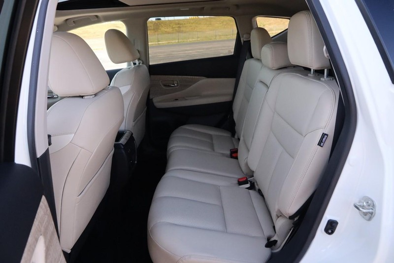 Nissan Murano Vehicle Image 11