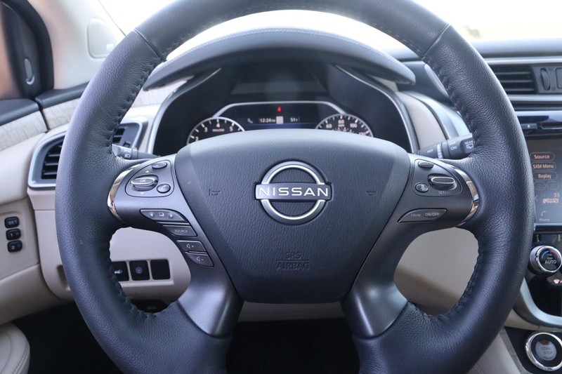 Nissan Murano Vehicle Image 12