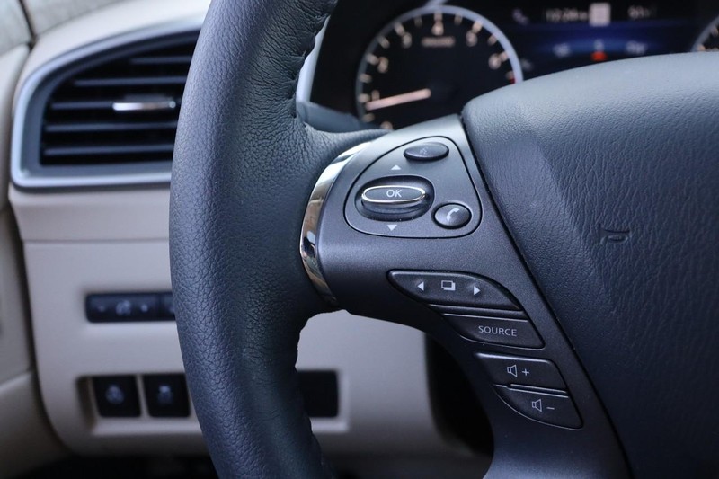 Nissan Murano Vehicle Image 13