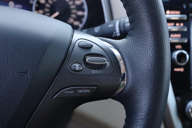 Nissan Murano Vehicle Image 14