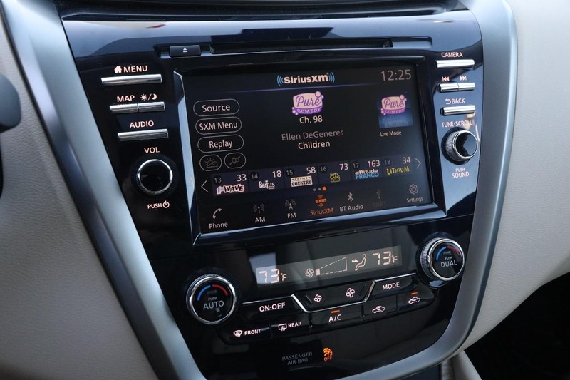 Nissan Murano Vehicle Image 17