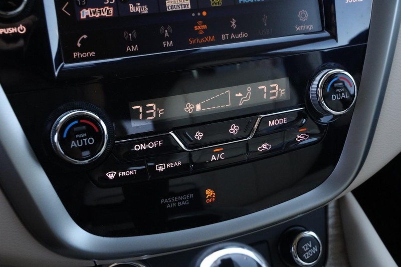Nissan Murano Vehicle Image 19