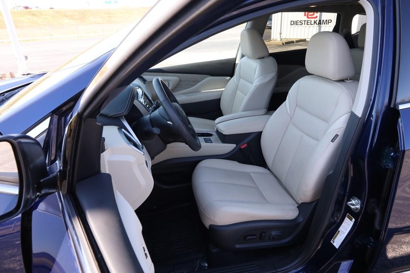 Nissan Murano Vehicle Image 10