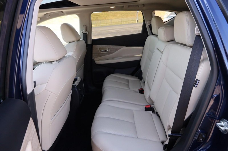 Nissan Murano Vehicle Image 11