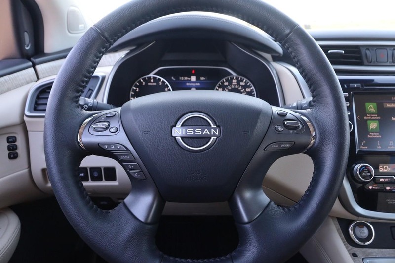 Nissan Murano Vehicle Image 12