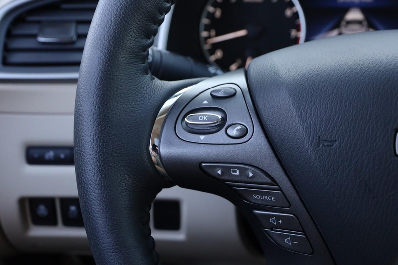 Nissan Murano Vehicle Image 13