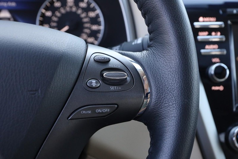 Nissan Murano Vehicle Image 14