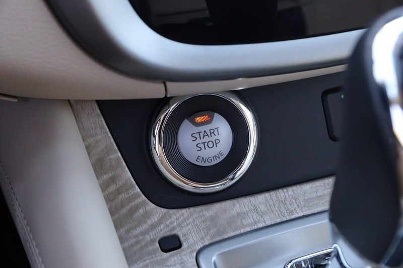 Nissan Murano Vehicle Image 16