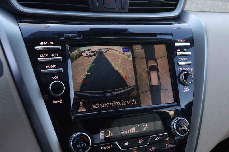 Nissan Murano Vehicle Image 18