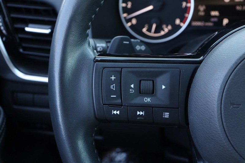 Nissan Rogue Vehicle Full-screen Gallery Image 13