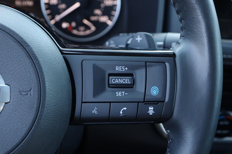 Nissan Rogue Vehicle Full-screen Gallery Image 14