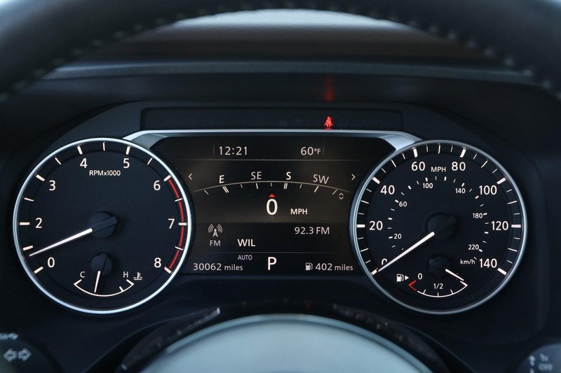 Nissan Rogue Vehicle Full-screen Gallery Image 15