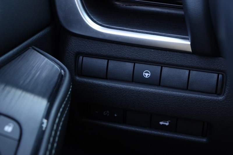 Nissan Rogue Vehicle Full-screen Gallery Image 20