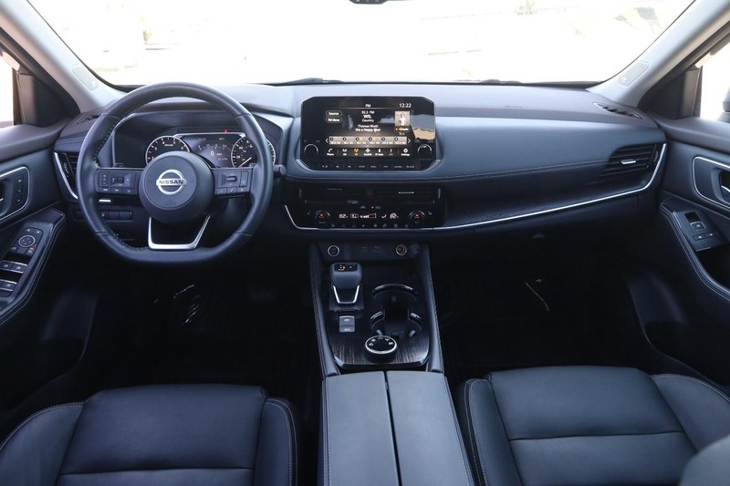 Nissan Rogue Vehicle Full-screen Gallery Image 21