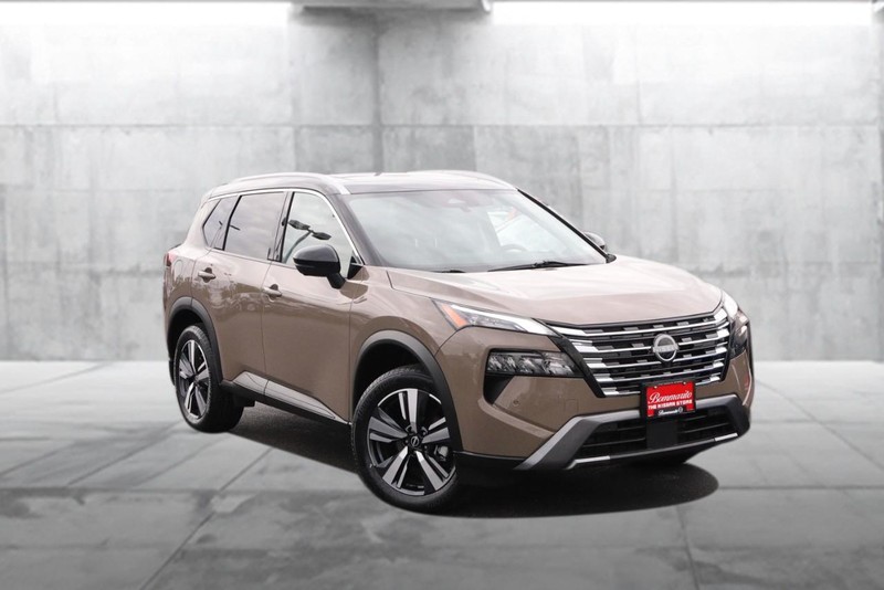 Nissan Rogue Vehicle Image 02