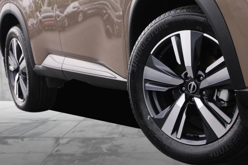 Nissan Rogue Vehicle Image 03