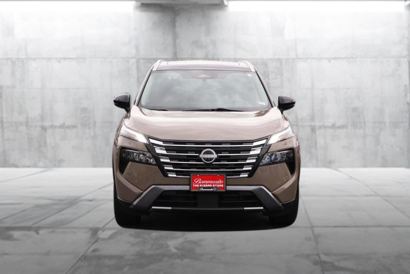 Nissan Rogue Vehicle Image 04