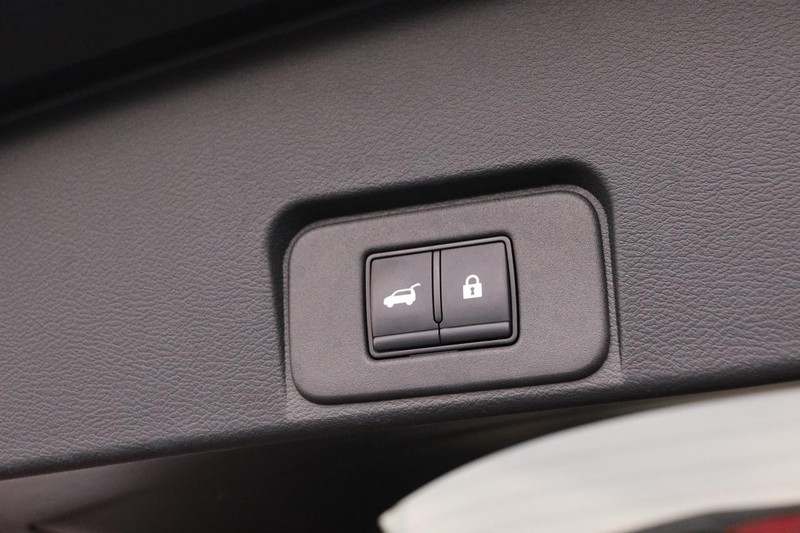 Nissan Rogue Vehicle Image 08