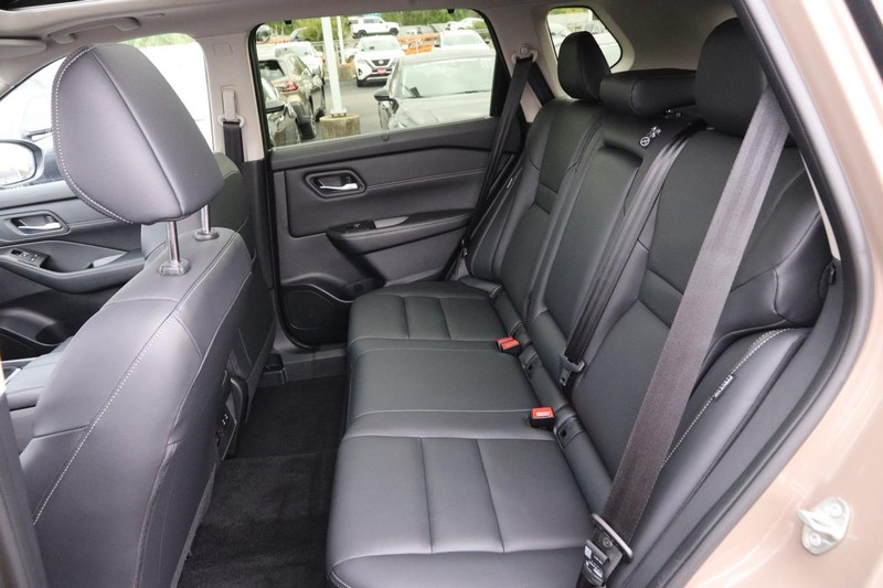 Nissan Rogue Vehicle Image 10