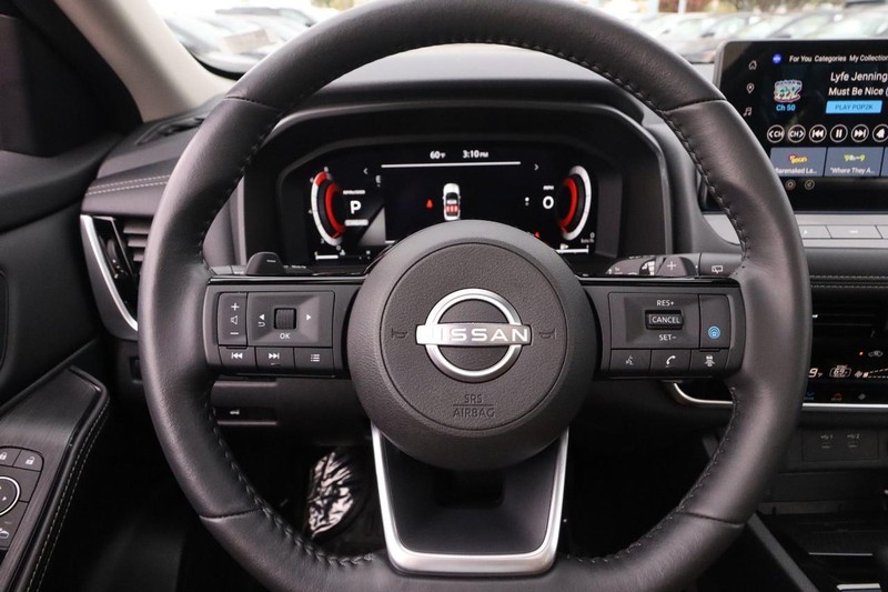 Nissan Rogue Vehicle Image 11