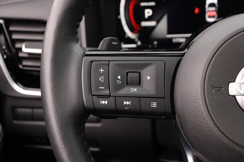 Nissan Rogue Vehicle Image 12