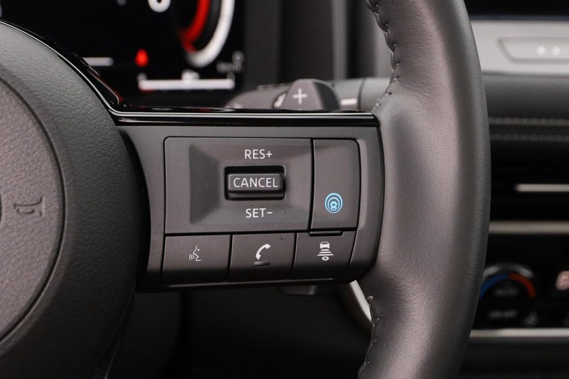 Nissan Rogue Vehicle Image 13