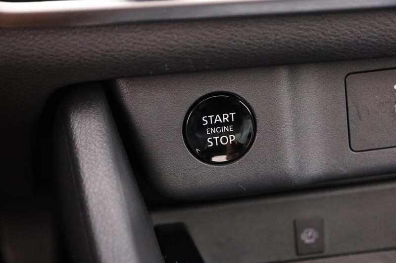 Nissan Rogue Vehicle Image 15