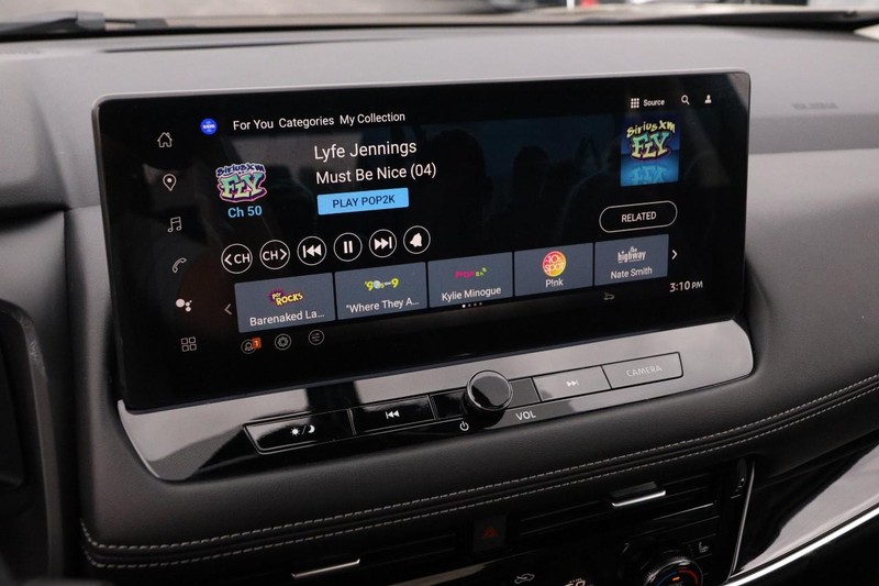 Nissan Rogue Vehicle Image 16