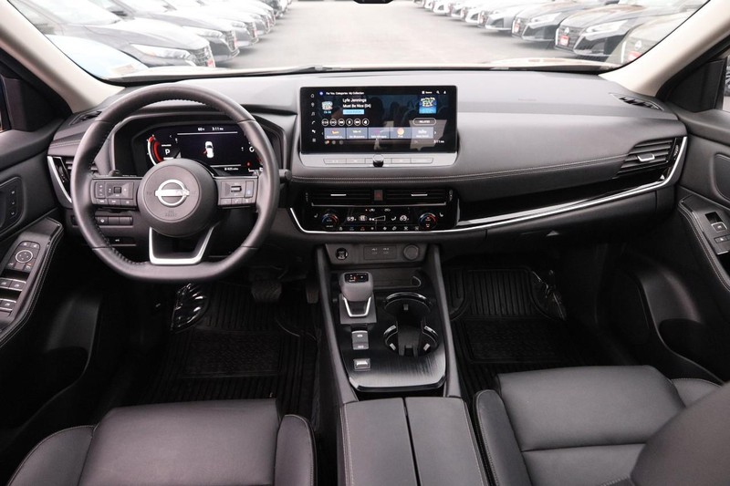 Nissan Rogue Vehicle Image 22