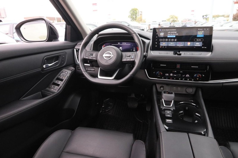 Nissan Rogue Vehicle Image 23