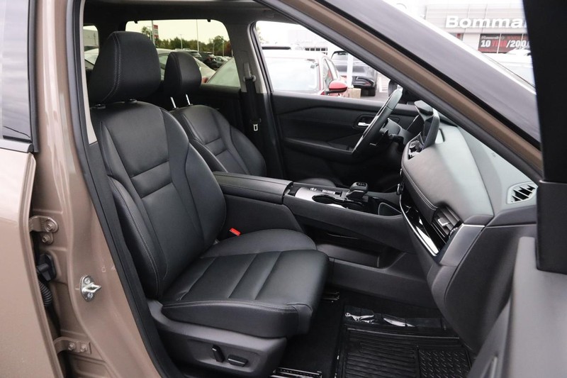 Nissan Rogue Vehicle Image 27