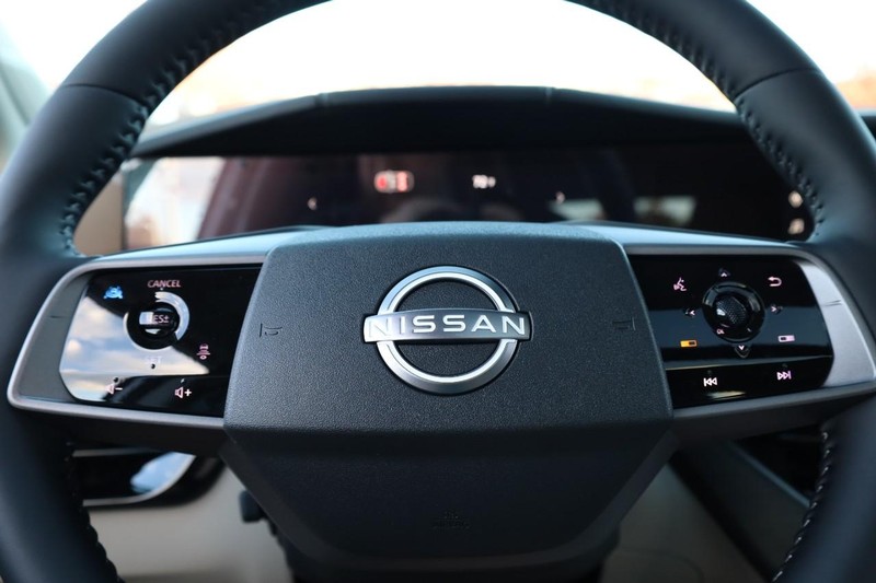 Nissan Murano Vehicle Image 12