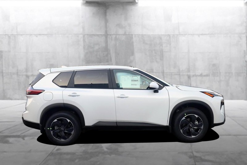 Nissan Rogue Vehicle Image 05