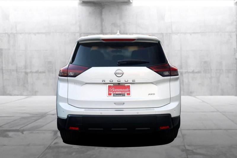 Nissan Rogue Vehicle Image 06