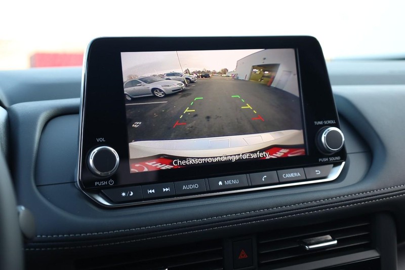 Nissan Rogue Vehicle Image 12