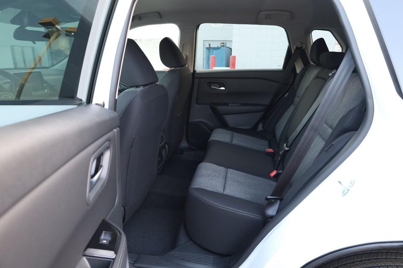 Nissan Rogue Vehicle Image 20