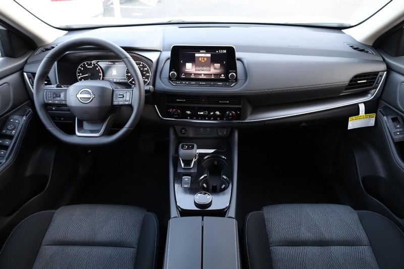 Nissan Rogue Vehicle Image 22