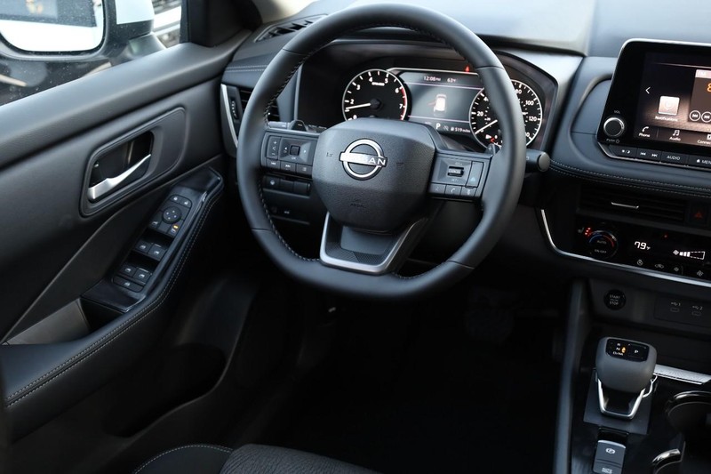 Nissan Rogue Vehicle Image 23