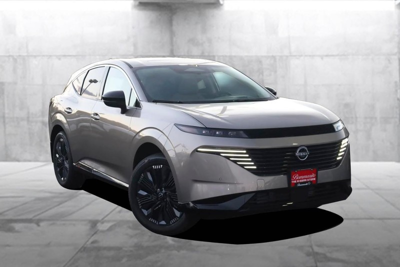 Nissan Murano Vehicle Image 02