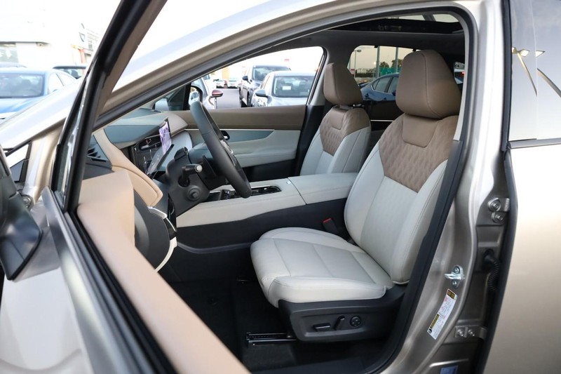 Nissan Murano Vehicle Image 11