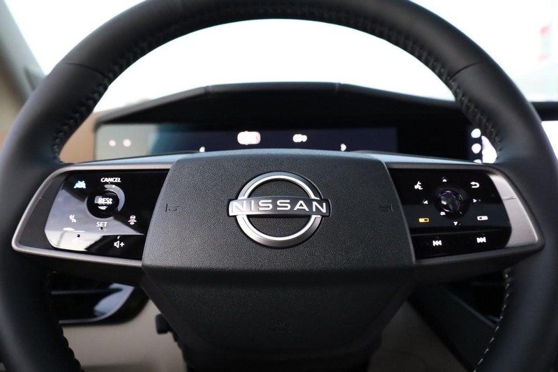 Nissan Murano Vehicle Image 12